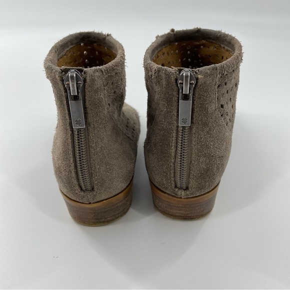 Lucky Brand Suede Bergyn Laser Cut Taupe Ankle Boot 6M Almond Toe Stacked Heel - Picture 6 of 12